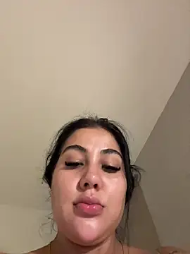 Snapshot of adrianalobo chatting on December 4, 11:53 am adrianalobo online show from December 4, 11:53 am