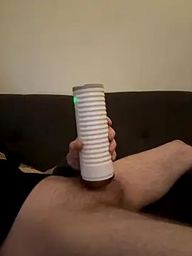 Snapshot of LionBoy1976 chatting on November 18, 5:44 am LionBoy1976 online show from November 18, 5:44 am