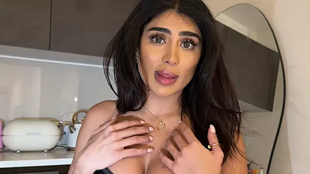 Snapshot of ArabicBarbie chatting on December 17, 11:54 pm ArabicBarbie online show from December 17, 11:54 pm