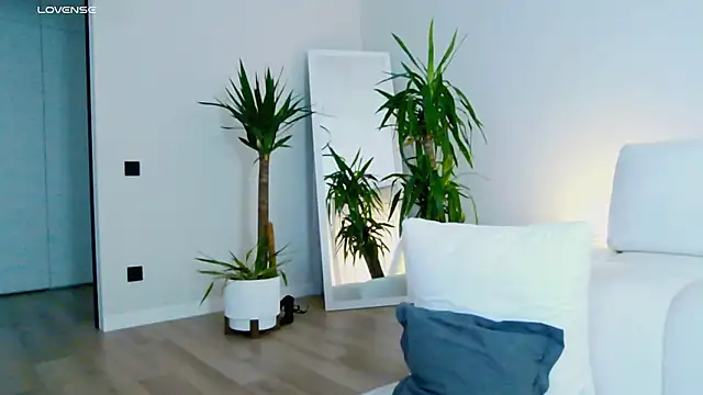 Sinful Eyes online show from March 20, 6:36 am