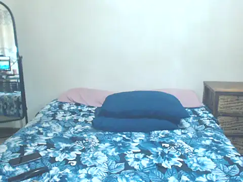 Snapshot of sexylax17 chatting on March 12, 4:56 pm sexylax17 online show from March 12, 4:56 pm