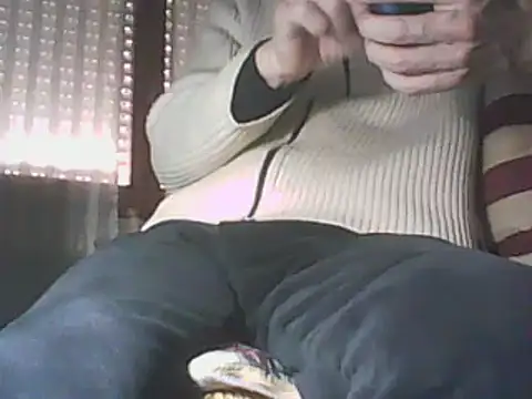 Snapshot of Moro_ra chatting on February 23, 12:37 pm Moro ra online show from February 23, 12:37 pm