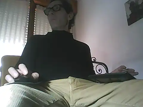 Snapshot of Moro_ra chatting on February 25, 12:49 pm Moro ra online show from February 25, 12:49 pm