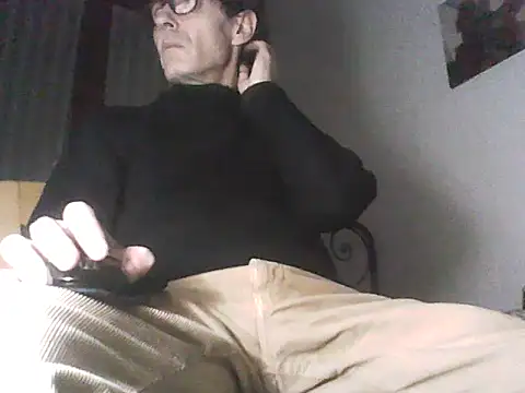 Snapshot of Moro_ra chatting on February 9, 7:23 pm Moro ra online show from February 9, 7:23 pm