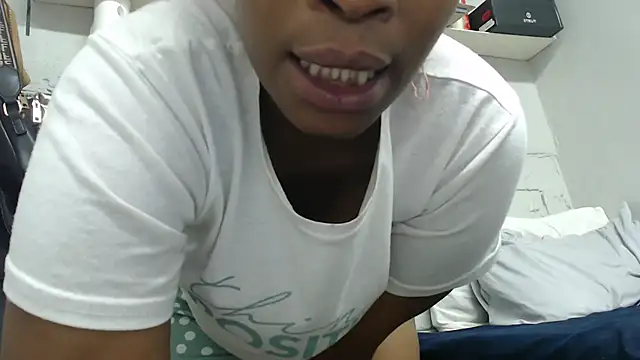 Snapshot of xTwerkingMistressx chatting on October 16, 9:12 pm xTwerkingMistressx online show from October 16, 9:12 pm