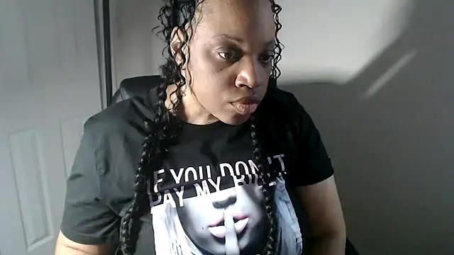 Sexymona1218 online show from May 4, 10:56 pm