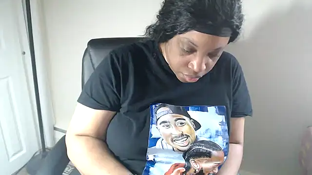 Sexymona1218 online show from April 15, 7:58 pm