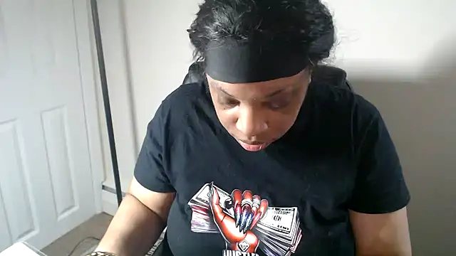 Sexymona1218 online show from May 23, 1:43 pm
