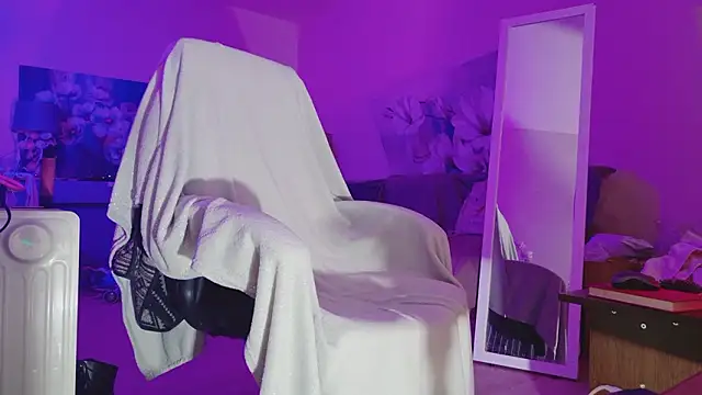 lara heaven online show from February 18, 7:10 pm