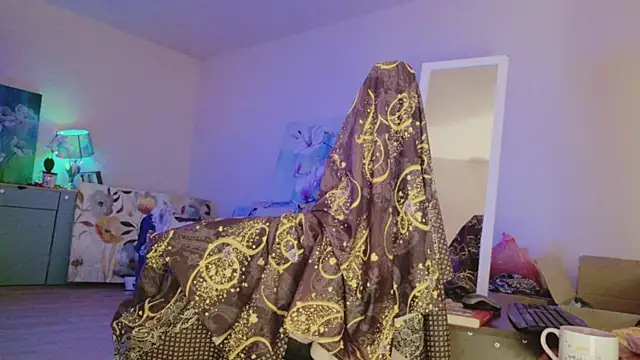 lara heaven online show from April 13, 5:55 am