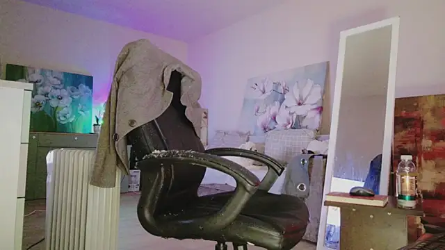 lara heaven online show from April 22, 8:04 pm