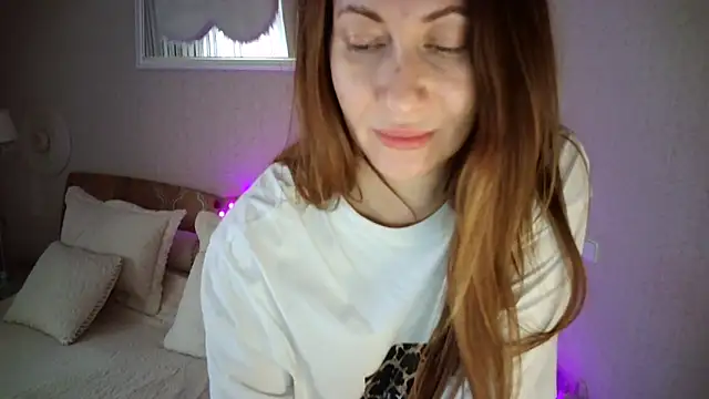 Luna Hoty online show from March 10, 7:33 am