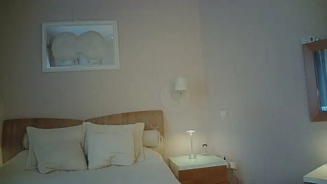 Luna Hoty online show from December 1, 11:00 am