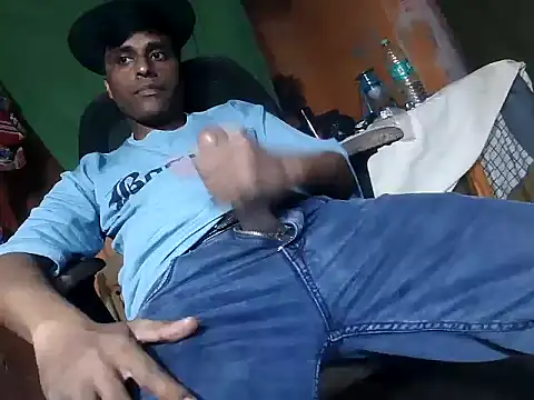 Snapshot of desiboy1101 chatting on October 29, 3:38 am desiboy1101 online show from October 29, 3:38 am