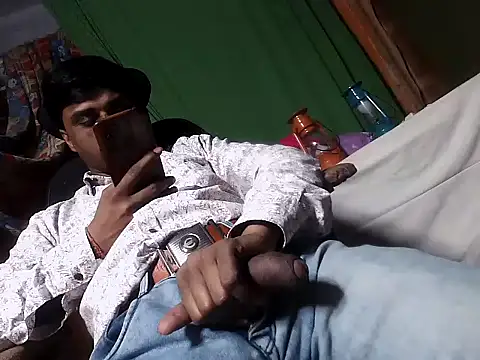 Snapshot of desiboy1101 chatting on February 4, 12:55 pm desiboy1101 online show from February 4, 12:55 pm