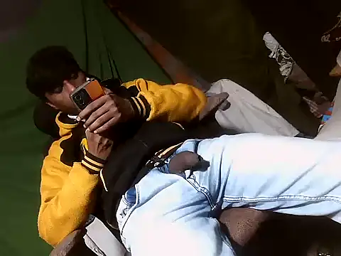 Snapshot of desiboy1101 chatting on December 15, 1:50 pm desiboy1101 online show from December 15, 1:50 pm