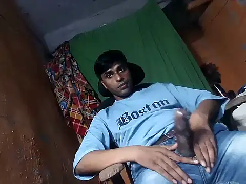 Snapshot of desiboy1101 chatting on October 27, 1:45 pm desiboy1101 online show from October 27, 1:45 pm