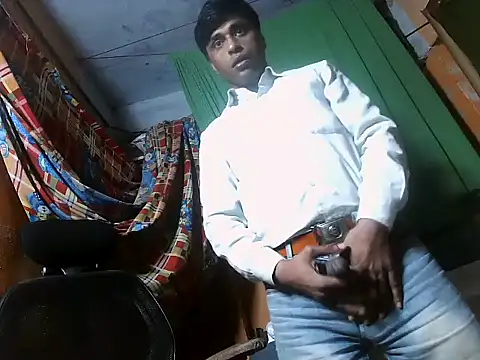 Snapshot of desiboy1101 chatting on February 25, 3:31 am desiboy1101 online show from February 25, 3:31 am