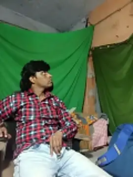 Snapshot of desiboy1101 chatting on May 21, 1:08 pm desiboy1101 online show from May 21, 1:08 pm