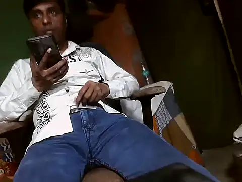 Snapshot of desiboy1101 chatting on October 28, 2:05 pm desiboy1101 online show from October 28, 2:05 pm