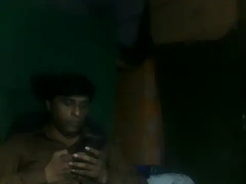 Snapshot of desiboy1101 chatting on September 23, 3:24 am desiboy1101 online show from September 23, 3:24 am