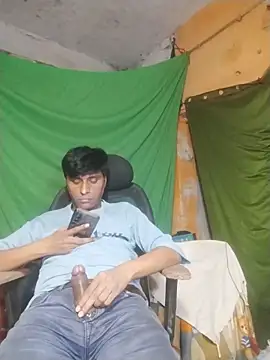 Snapshot of desiboy1101 chatting on November 27, 1:33 pm desiboy1101 online show from November 27, 1:33 pm