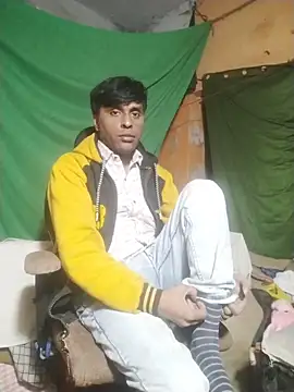 Snapshot of desiboy1101 chatting on December 2, 2:08 pm desiboy1101 online show from December 2, 2:08 pm