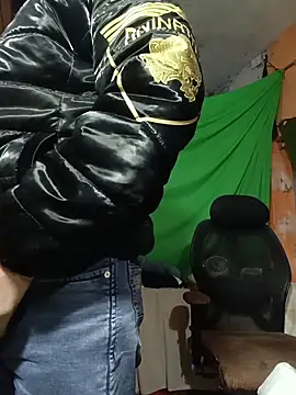 desiboy1101 online show from January 18, 8:51 am