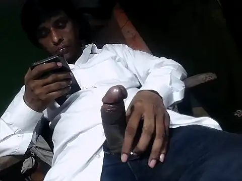 Snapshot of desiboy1101 chatting on September 28, 4:41 am desiboy1101 online show from September 28, 4:41 am