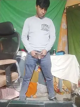 Snapshot of desiboy1101 chatting on November 26, 2:28 pm desiboy1101 online show from November 26, 2:28 pm