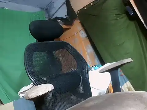 Snapshot of desiboy1101 chatting on October 25, 1:45 pm desiboy1101 online show from October 25, 1:45 pm