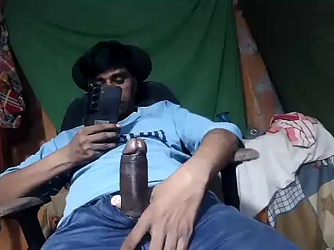 Snapshot of desiboy1101 chatting on November 14, 1:59 pm desiboy1101 online show from November 14, 1:59 pm