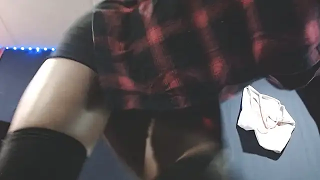 iBreakHeartz online show from September 19, 9:24 am