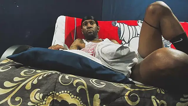 iBreakHeartz online show from December 28, 12:47 am