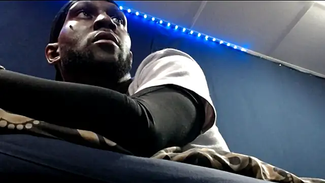 iBreakHeartz online show from October 31, 8:33 am