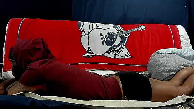 iBreakHeartz online show from December 9, 4:05 pm