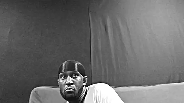 iBreakHeartz online show from October 30, 7:00 pm