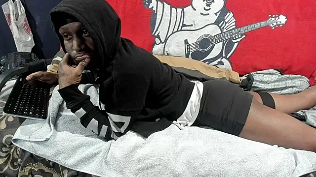 iBreakHeartz online show from December 26, 2:27 pm