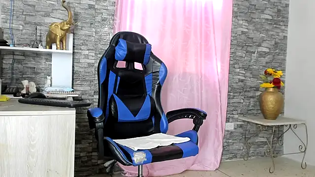 Snapshot of devorah_soto chatting on November 11, 1:50 pm devorah soto online show from November 11, 1:50 pm