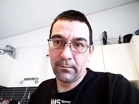 Snapshot of dick81 chatting on March 22, 9:55 am dick81 online show from March 22, 9:55 am