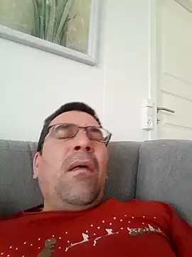 Snapshot of dick81 chatting on April 7, 10:17 am dick81 online show from April 7, 10:17 am