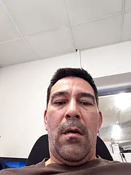 Snapshot of dick81 chatting on May 6, 11:47 am dick81 online show from May 6, 11:47 am