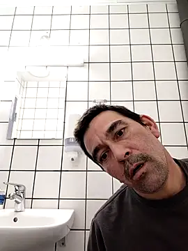 Snapshot of dick81 chatting on April 23, 2:51 pm dick81 online show from April 23, 2:51 pm