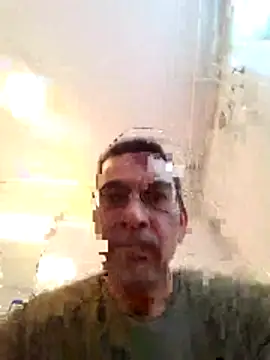 Snapshot of dick81 chatting on April 4, 11:50 am dick81 online show from April 4, 11:50 am