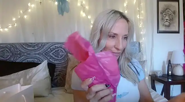 Snapshot of Sweet-Ginger chatting on March 15, 11:17 pm Sweet-Ginger online show from March 15, 11:17 pm