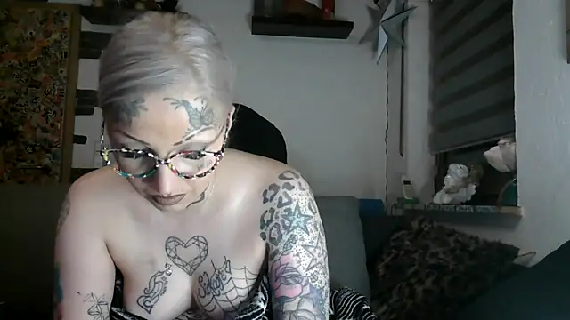 RoxxyInk online show from April 12, 10:24 pm