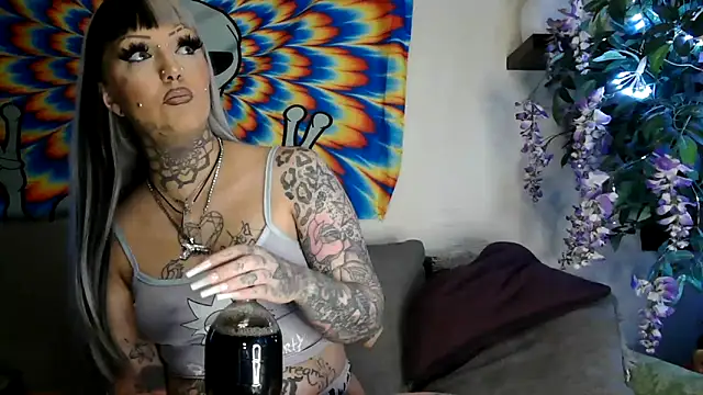 Snapshot of RoxxyInk chatting on January 14, 10:02 pm RoxxyInk online show from January 14, 10:02 pm