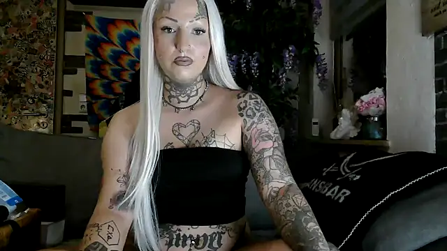 Snapshot of RoxxyInk chatting on September 9, 7:29 am RoxxyInk online show from September 9, 7:29 am