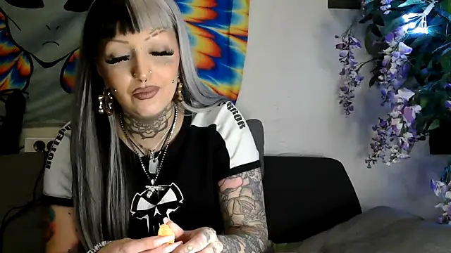 Snapshot of RoxxyInk chatting on January 13, 11:08 am RoxxyInk online show from January 13, 11:08 am