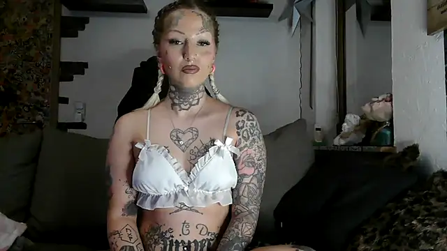 RoxxyInk online show from March 8, 10:02 pm